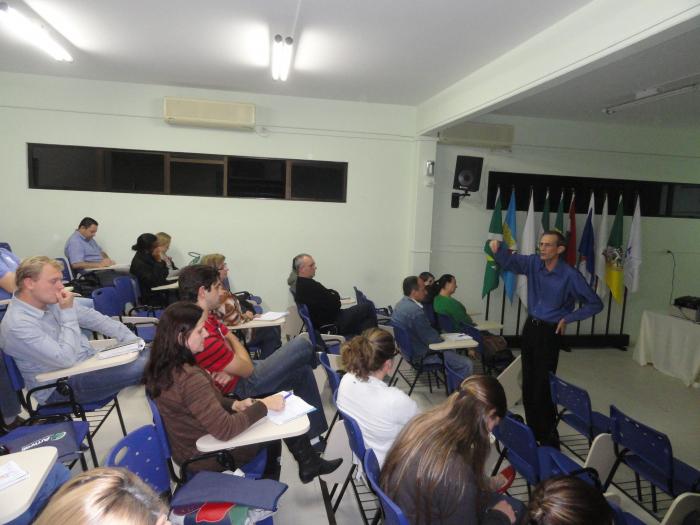 You are currently viewing Alunos debatem sobre liderança na Escola de Governo e Cidadania