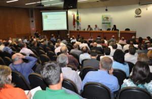 Read more about the article Prefeitos falam sobre a crise financeira dos municípios durante Assembleia Geral da FECAM