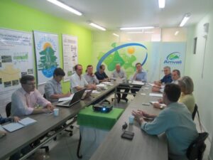 Read more about the article Prefeitos participam de reunião na AMVALI