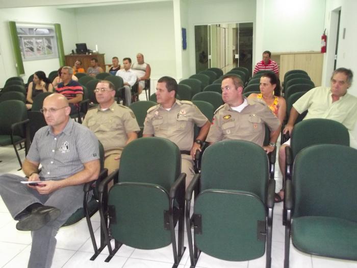 You are currently viewing AMVALI participa de reunião na Câmara de Vereadores de São João do Itaperiú