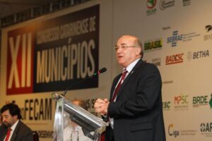 Read more about the article Presidente da AMVALI fala sobre geração e distribuição de energia elétrica durante o XII Congresso Catarinense de Municípios