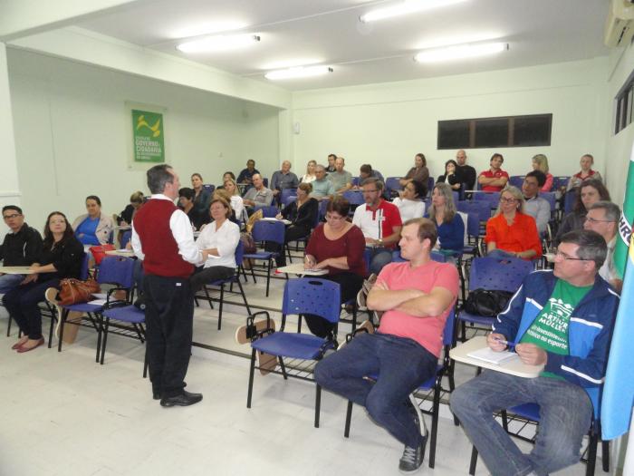 You are currently viewing Moacyr Sens palestrou na Escola de Governo e Cidadania da AMVALI