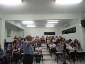 Read more about the article Victor Danich realizou palestra para os alunos da Escola de Governo e Cidadania da AMVALI