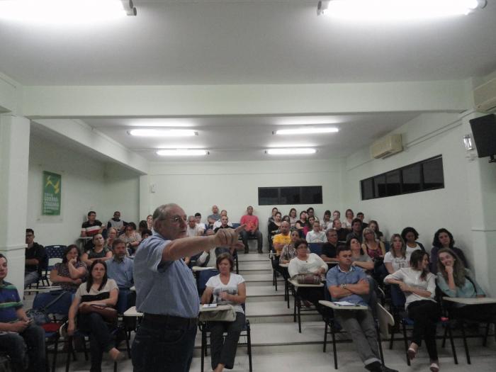 You are currently viewing Victor Danich realizou palestra para os alunos da Escola de Governo e Cidadania da AMVALI