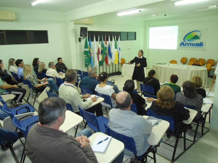 You are currently viewing Palestra abordou o tema “Políticas de Assistência Social”