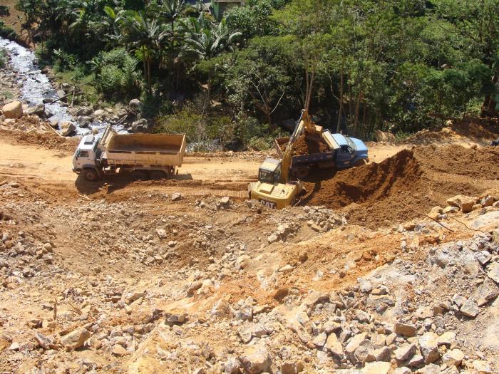 Read more about the article Terraplenagem no Rio Molha em Jaraguá deve ser concluída neste final de semana