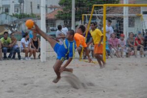 Read more about the article 16 equipes disputam categoria livre do Beach Soccer 2010