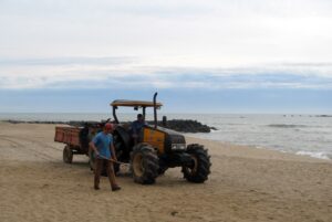 Read more about the article Barra Velha mantém limpeza diária da orla