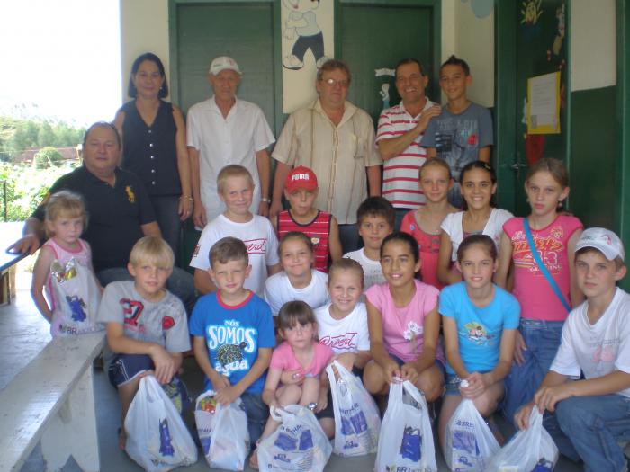 You are currently viewing Alunos da Escola Municipal Frederico Viebrantz recebem presentes de empresário corupaense