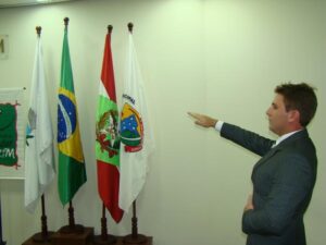 Read more about the article Novo vereador quer apoio dos colegas para promover a paz entre os políticos de Guaramirim