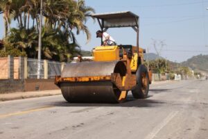 Read more about the article Operação “Tapa Buracos” mobiliza servidores em Nereu Ramos