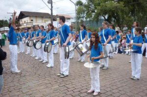 Read more about the article Desfile Cívico foi prestigiado por grande público