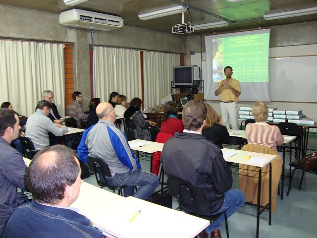 You are currently viewing Professores municipais de diferentes áreas passam por formação