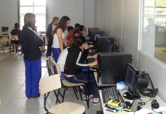 Read more about the article Todas as escolas municipais passam a ter laboratório de informática