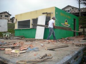 Read more about the article Demolido mais um quiosque na orla de Barra Velha