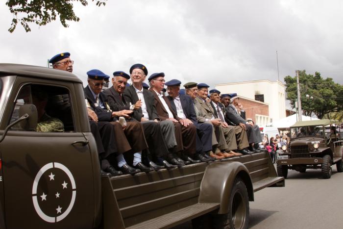 You are currently viewing Desfile cívico encerra Encontro Nacional de Veteranos da FEB