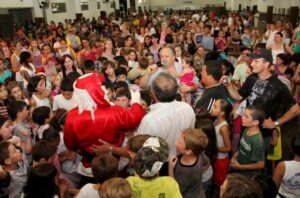 Read more about the article Apresentações de natal encantam os bairros