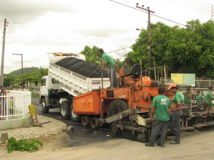 Read more about the article Asfaltamento finalizado na rua Evaristo Lopes Dutra em Itajuba