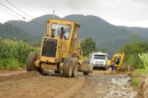 Read more about the article Máquinas já estão trabalhando em estrada do Rio da Luz