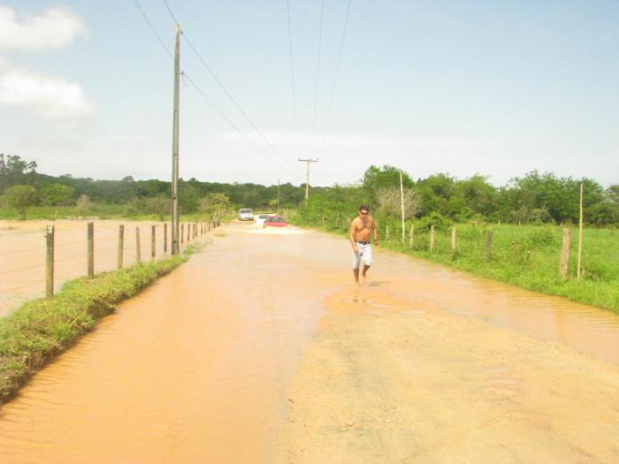 You are currently viewing Barra Velha abre novo canal emergencial no rio Itapocu