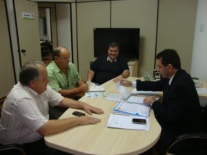 Read more about the article Prefeito busca solução para agricultores