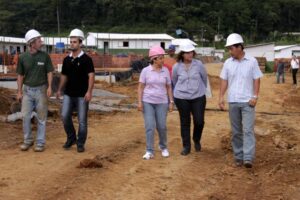 Read more about the article Prefeita visitou condomínio residencial