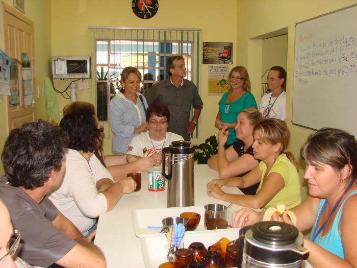 You are currently viewing Prefeita visitou escola e mostrou terreno para secretário no bairro Estrada Nova