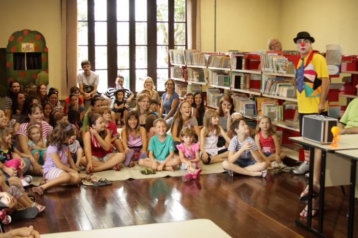 Read more about the article Cerca de 50 crianças na primeira Contação de Histórias da Biblioteca