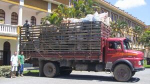 Read more about the article Padre Napoleão do Seminário faz campanha de reciclagem