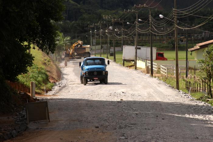 You are currently viewing Estrada municipal no Rio da Luz é preparada para receber asfalto