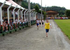 Read more about the article Alunos participam de Festival de Atletismo