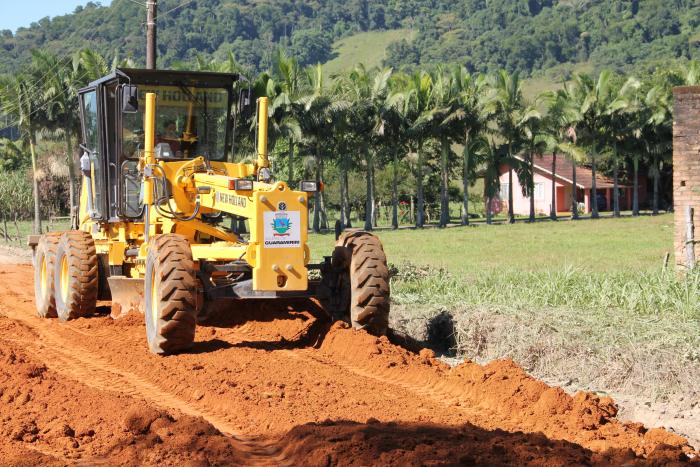 Read more about the article Estrada Bananal recebe produto para melhorar resistência do solo