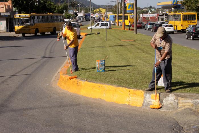 Read more about the article Avenida Waldemar Grubba recebe melhorias