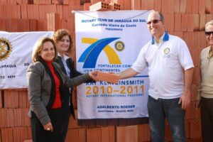 Read more about the article Prefeitura recebe 40 mil tijolos do Rotary Club nesta quinta-feira (9)