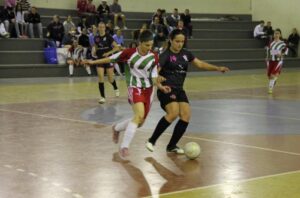 Read more about the article Equipes dos campeonatos de futsal seguem na disputa