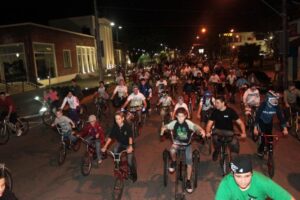 Read more about the article Passeio Ciclístico Noturno reúne cerca de 400 participantes