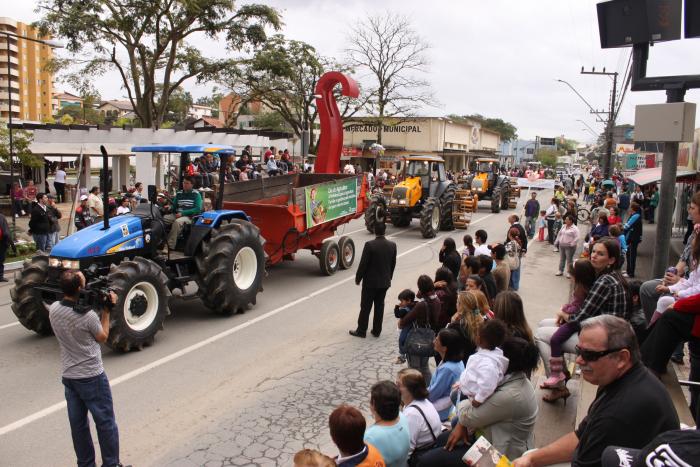 Read more about the article Prefeitura adquire dois tratores para Patrulha Agrícola Mecanizada