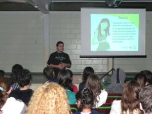 Read more about the article Gestação precoce é tema de palestra na Escola Renato Pradi