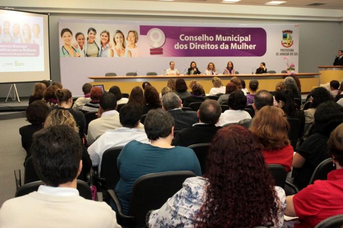 Read more about the article Cerca de 200 inscritos na Conferência de Políticas para as Mulheres