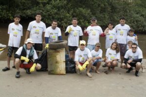 Read more about the article Educação Ambiental e Limpeza de Rio marcam atividades do Clube de Canoagem Barra Velha