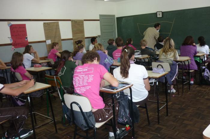 You are currently viewing Alunos do 9º ano da Escola Municipal Francisco Mees assistem palestra projeto paisagístico