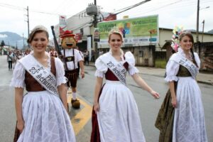 Read more about the article Cerca de 7 mil pessoas no Desfile da Schützenfest