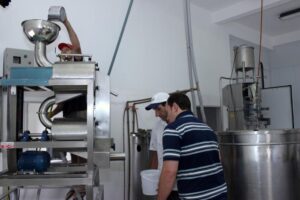 Read more about the article Unidade de processamento de frutas recebe novos equipamentos