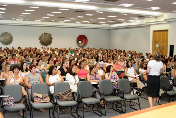 You are currently viewing Professores recebem capacitação antes do início das aulas