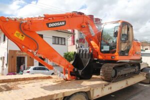 Read more about the article Governo de Guaramirim recebe escavadeira hidráulica