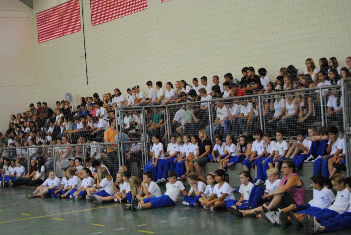 You are currently viewing Entrega da ordem de serviço da reforma da Escola Teresa Ramos