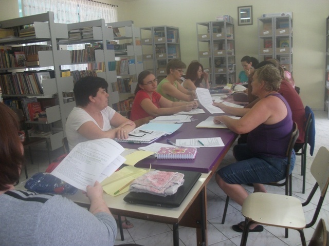 You are currently viewing Funcionários da Escola Francisco Mees conhecem a comunidade escolar