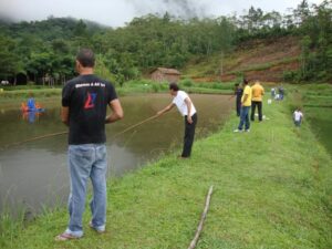 Read more about the article Abrigados do Resgate Social pescam 15 quilos de peixe durante dia de lazer