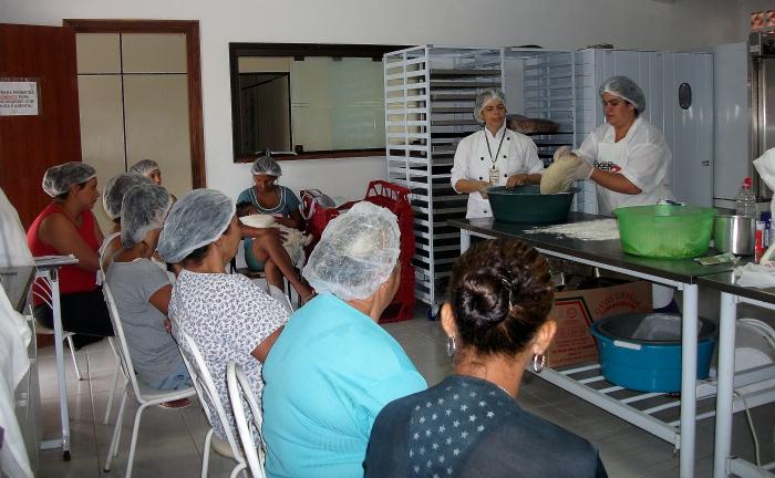 Read more about the article Oficina de Panificação de Barra Velha recebe visita de funcionário da EPAGRI