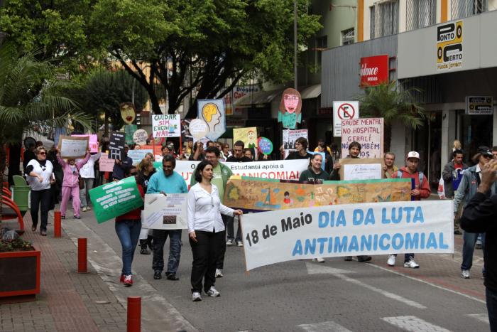 You are currently viewing Saúde Mental promove caminhada por uma sociedade sem manicômios